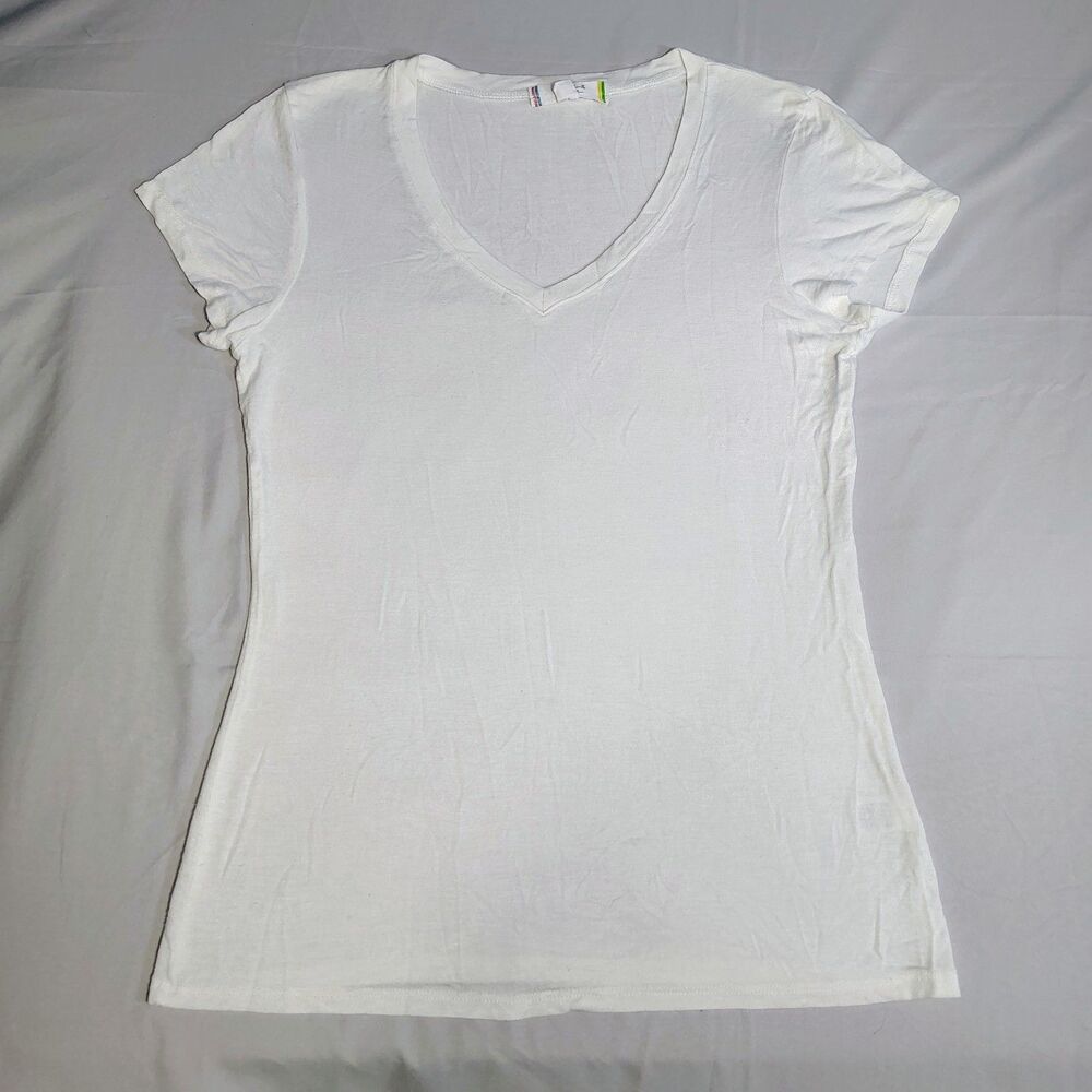 Glitz White Basic V Neck Layering T-Shirt Size M Classic Minimalist Clean Girl